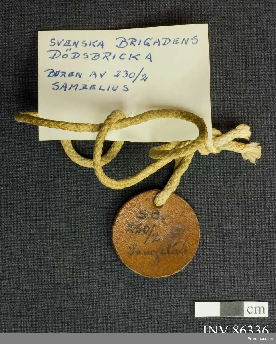 Identitetsbricka för 230/2 Samzelius, Svenska Brigaden. 