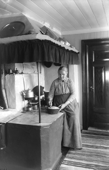 Juli 1924. Interiör från kök, Hättevik på Sydkoster