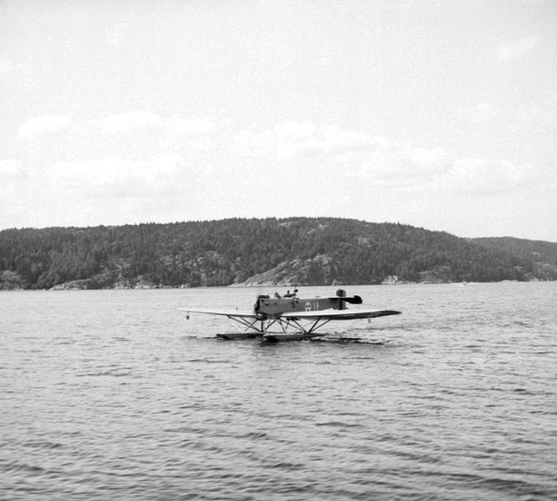 (Stereo karta XVI) Flygbåt (hydroplan) nära Gustavsberg. 11 Juli 1926.