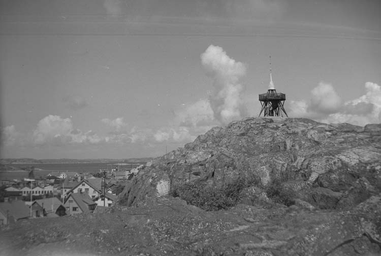 Text till bilden: "Prov med Gil box kamera. Lysekil, utsikt. 1940.07".