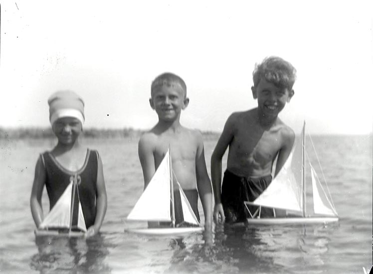 Badande barn, Hönö 1931.