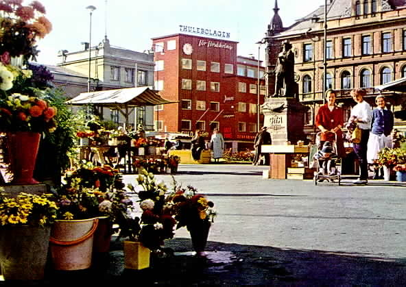Stora Torget med Gustaf Adolf-statyn, Thulehuset och Hirschska huset.