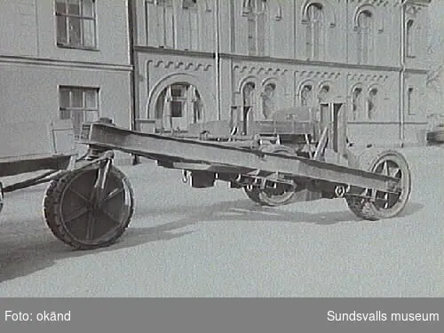 Elverkets nya kabelvagn, inköpt år 1954, och utrustad ned lyftanordning för tyngre kabeltrummor. Ur fotoalbum från Sundsvalls Energi.