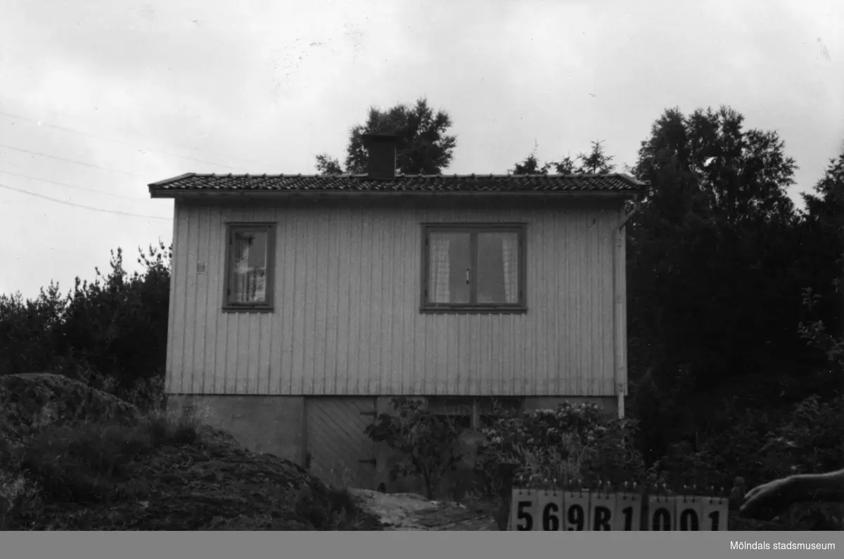 Byggnadsinventering i Lindome 1968. Gastorp 2:94.
Hus nr: 569B1001.
Benämning: fritidshus.
Kvalitet: god.
Material: trä.
Tillfartsväg: framkomlig.