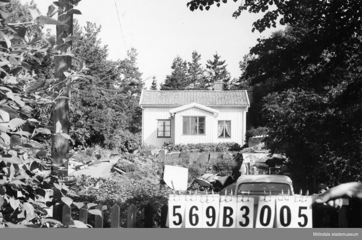 Byggnadsinventering i Lindome 1968. Fagered 1:20.
Hus nr: 569B3005.
Benämning: permanent bostad.
Kvalitet: god.
Material: trä.
Övrigt: virkesupplag på tomten.
Tillfartsväg: framkomlig.
Renhållning: soptömning.