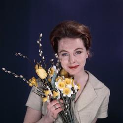 portrett, kvinne, skuespillerinne, brystbilde, blomsterbuket