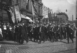 17. mai-feiring, tog, Aars & Voss skole, fane, flagg, publik