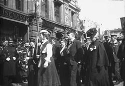 17. mai-feiring, barnetog, Ragna Nielsens skole, studenter, 