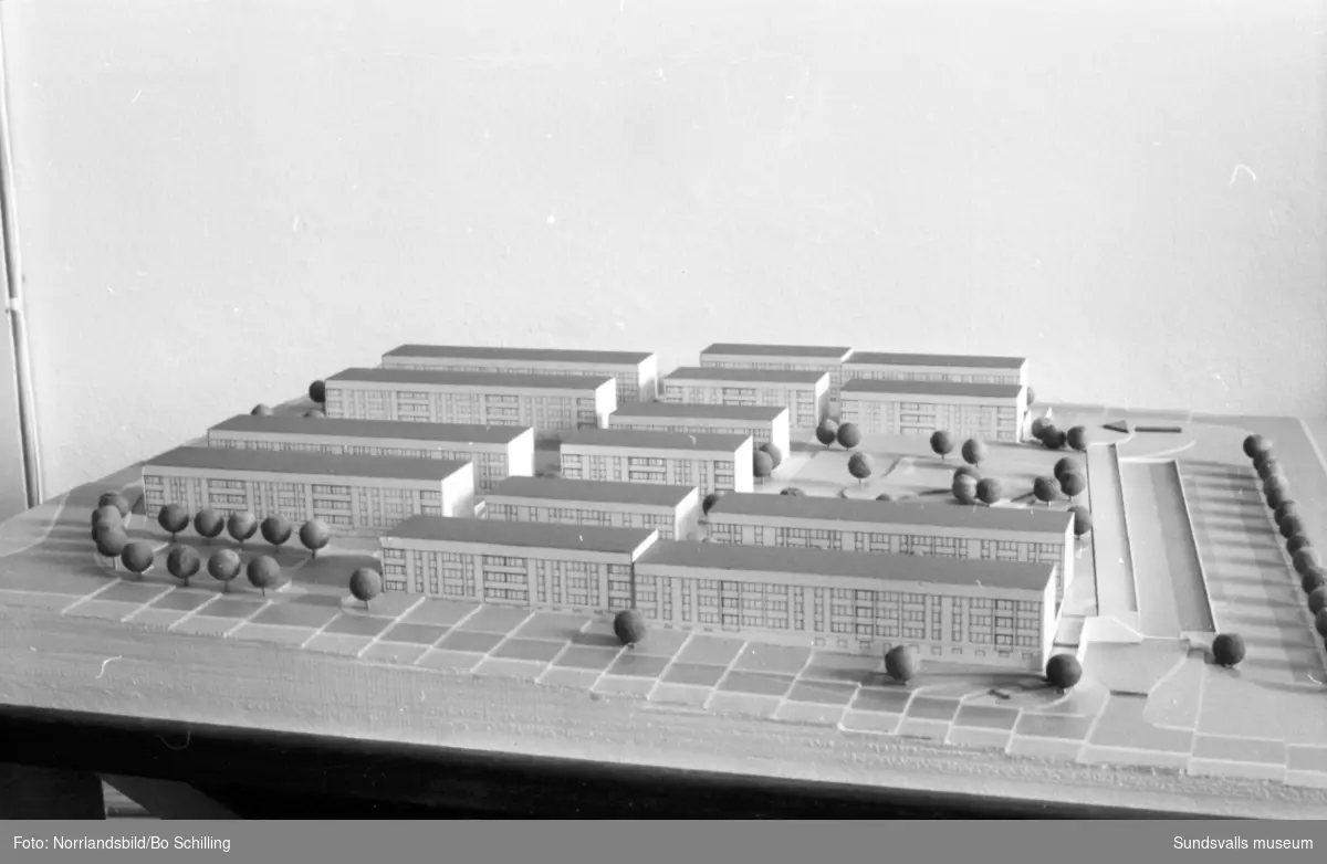 Byggmodeller på Riksbyggens arkitektkontor. Bostadsområden i Bergsåker och Bosvedjan.