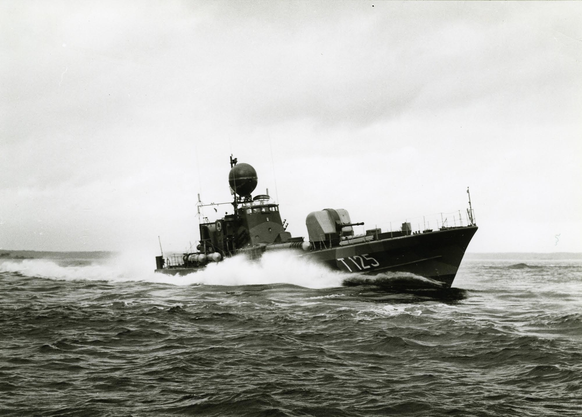 Torpedbåten VEGA (T 125) under gång.