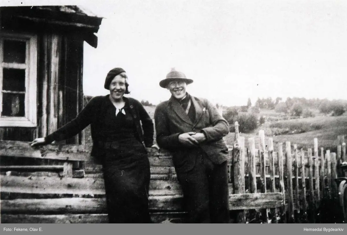 Frå venstre: ?? Gram og Jørgen Ringsaker ca. 1940, ein stad i Hemsedal