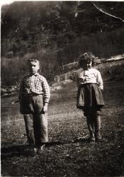 Knut Bakke og Ingrid O. Kirkebøen. Biletet er teke i 1942 på