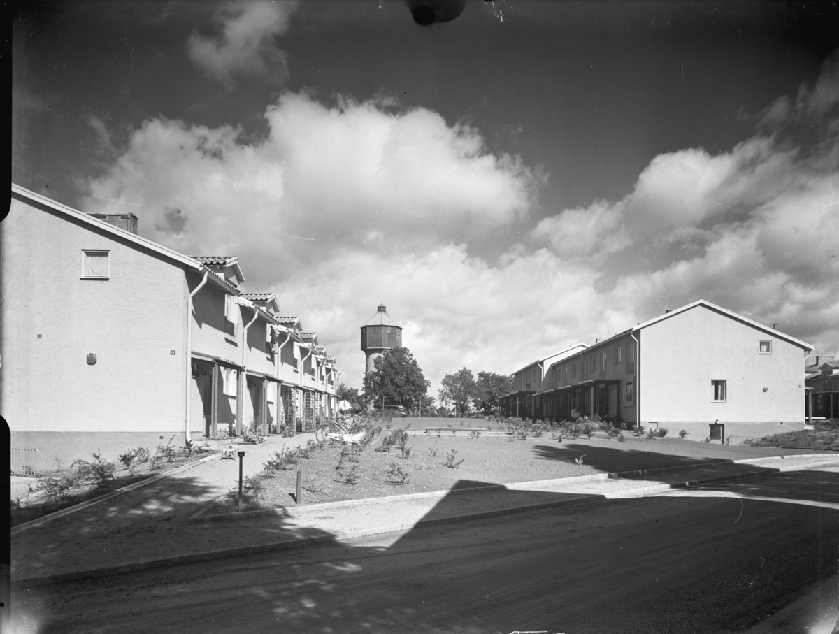 Radhus i Örebro
I bakgrunden ett vattentorn
Exteriör