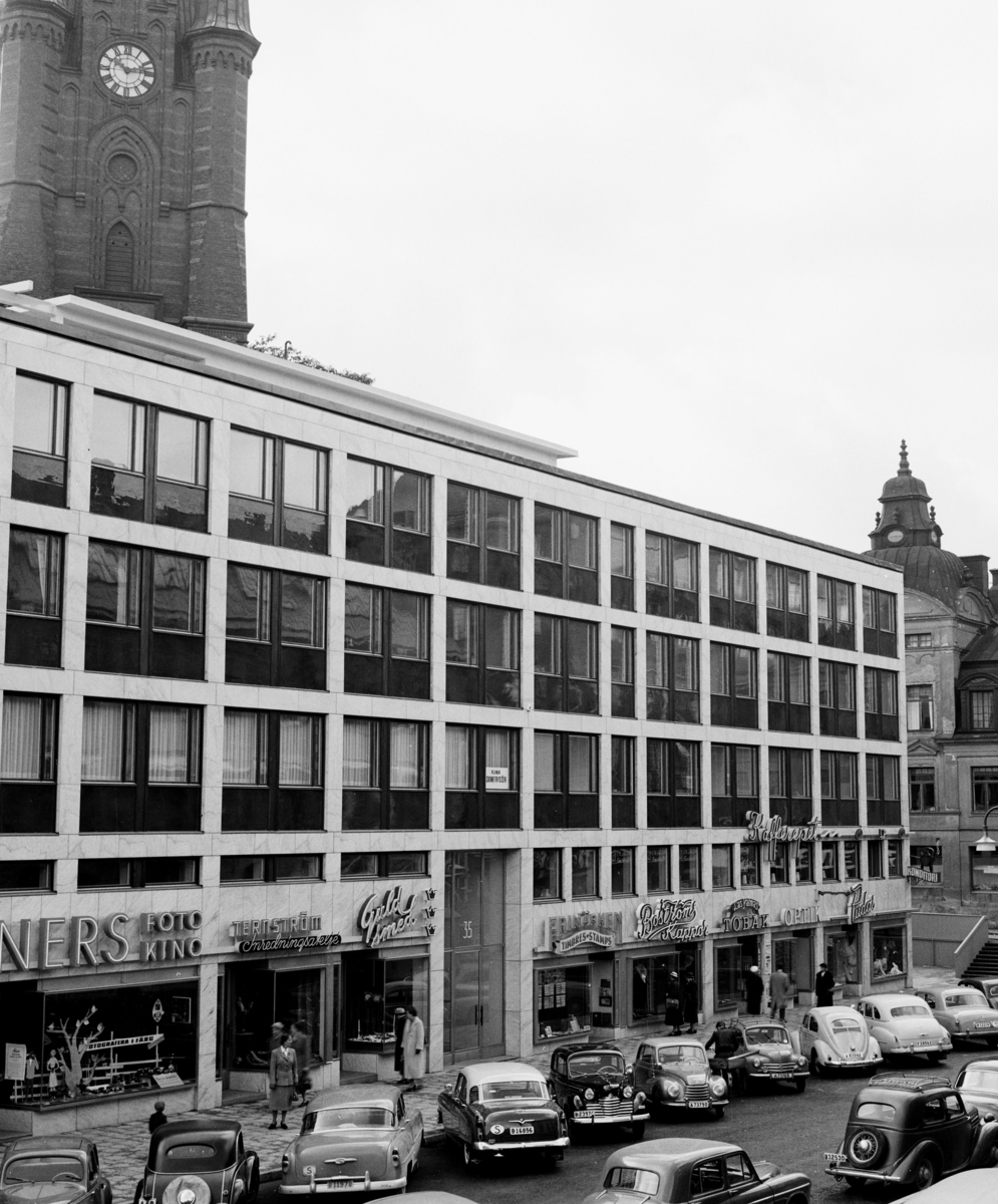 Butiks- och kontorshus
Exteriör, fasad mot Klarabergsgatan sedd i västlig riktning. Till vänster Klara kyrka