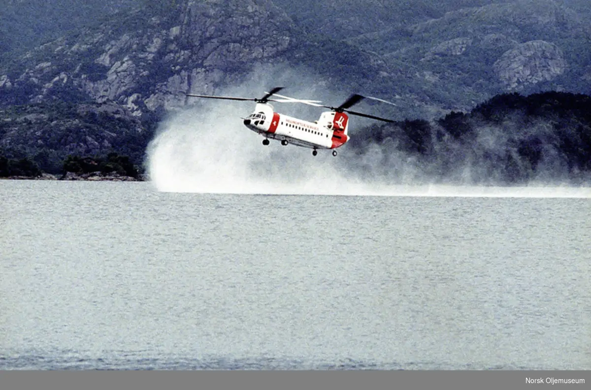 Et Boeing CH-47 Chinook helikopter tester nødlanding på Lutsivannet i Sandnes.