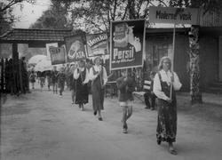 Reklameopptog på Borgarsyssel Museum ca 1945-55. Plakat: Mod