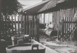 Bolig, kvinne, barn, balje, stamp, gjerde, stakitt,