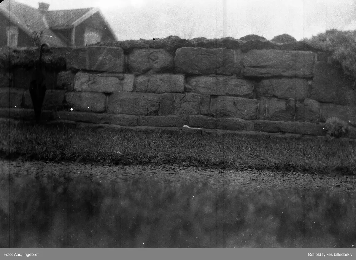 Ruinparken (Nikolas-kirkens ruiner), Borgarsyssel Museum ca. 1925.