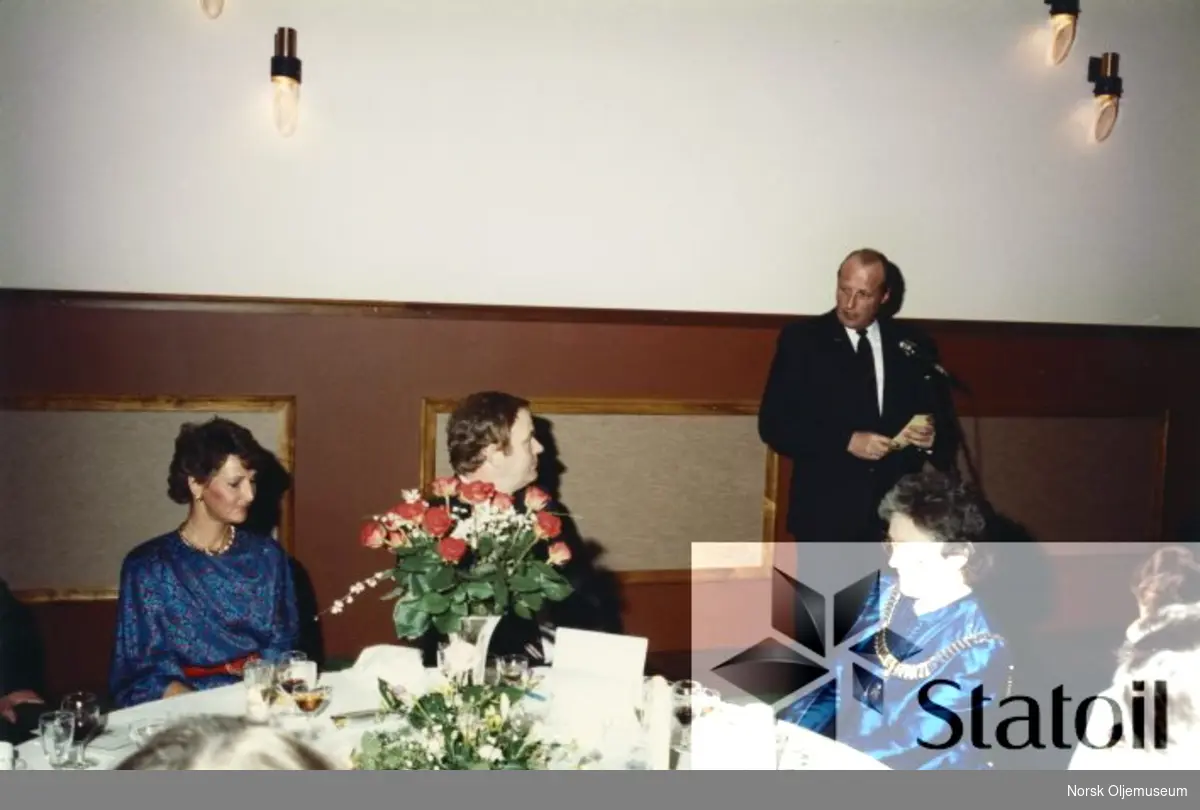 Den 10. mai 1984 døpte Kronprinsesse Sonja Statfjord C, mens den lå i Vats. 
Etter dåpsseremonien var det festmiddag i Atlantic Hall i Stavanger, og HKH Kronprins Harald holder her tale.
Mikael Smith fra Mobil og HKH Kronprinsesse Sonja samt ordfører Kari Thu er tilhørere.