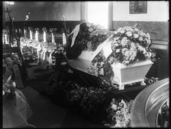 Begravelse i Ingedal kirke i Skjeberg i 1944.
Begravelsen t