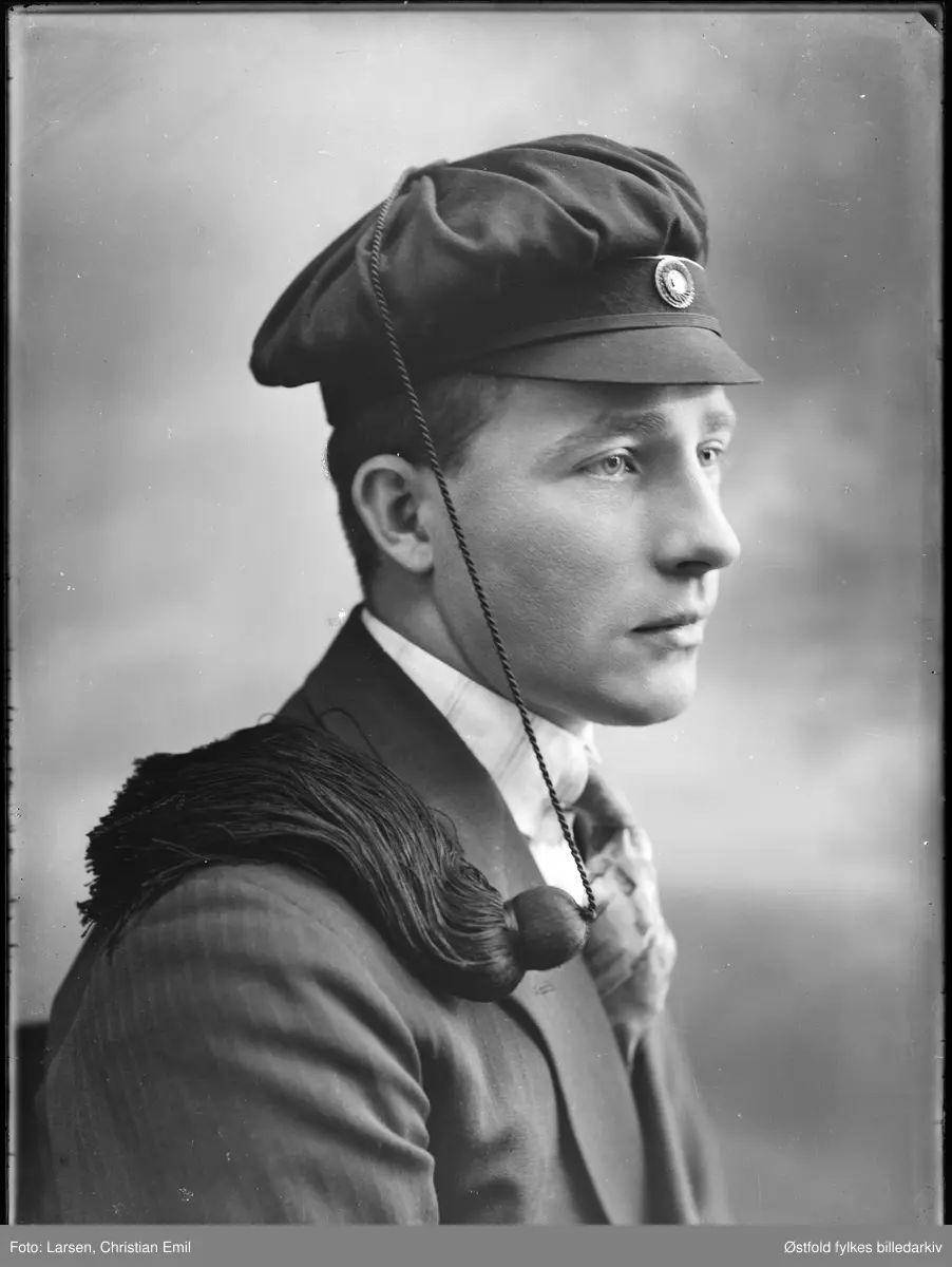 Portrett av ukjent mann - studentlue.