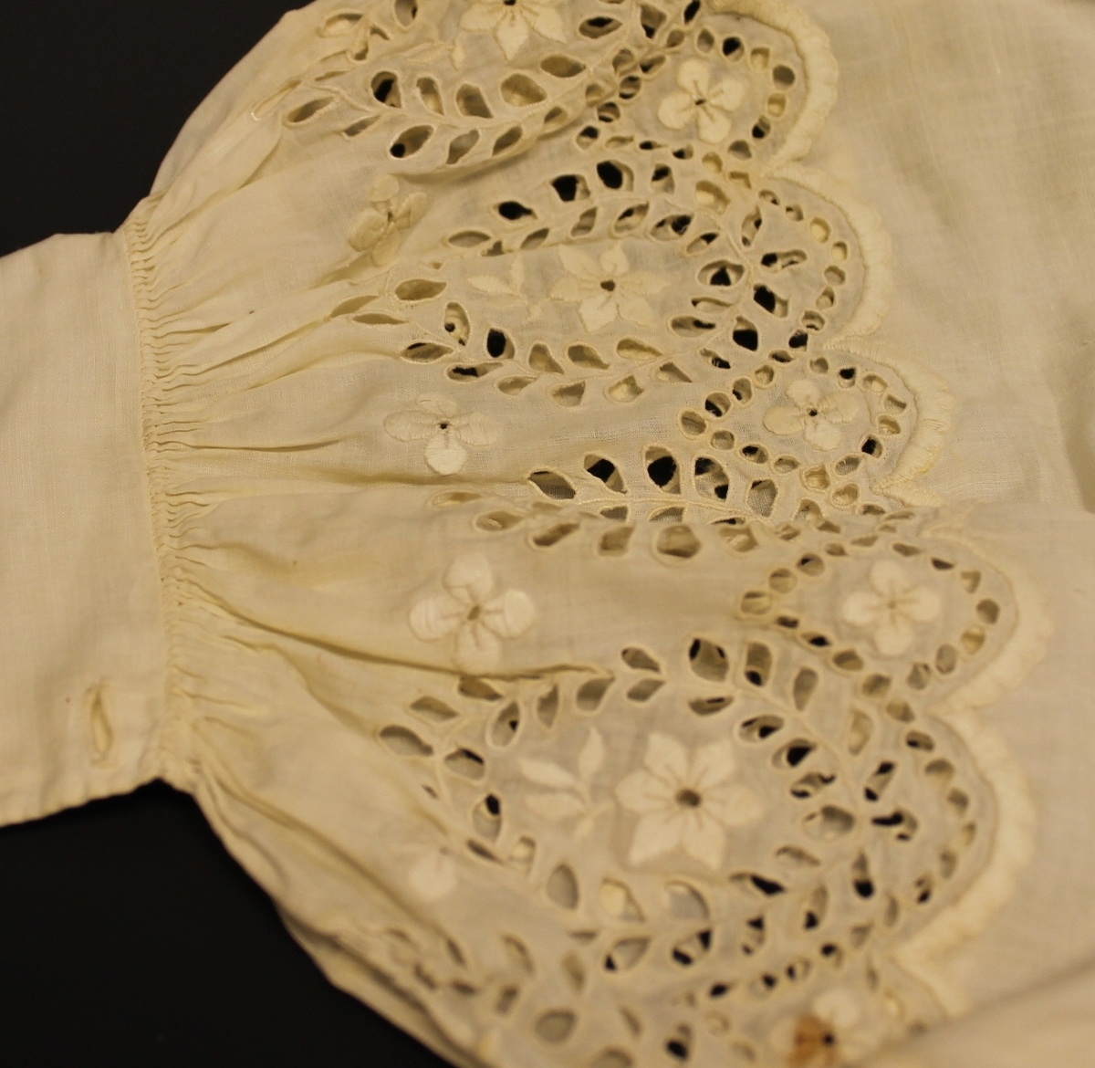 Store ovaler i hullsøm.