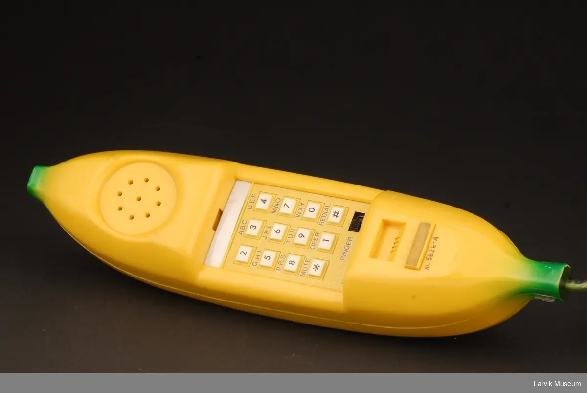 Form: Banan.
Telefon og tastatur i sammen.
