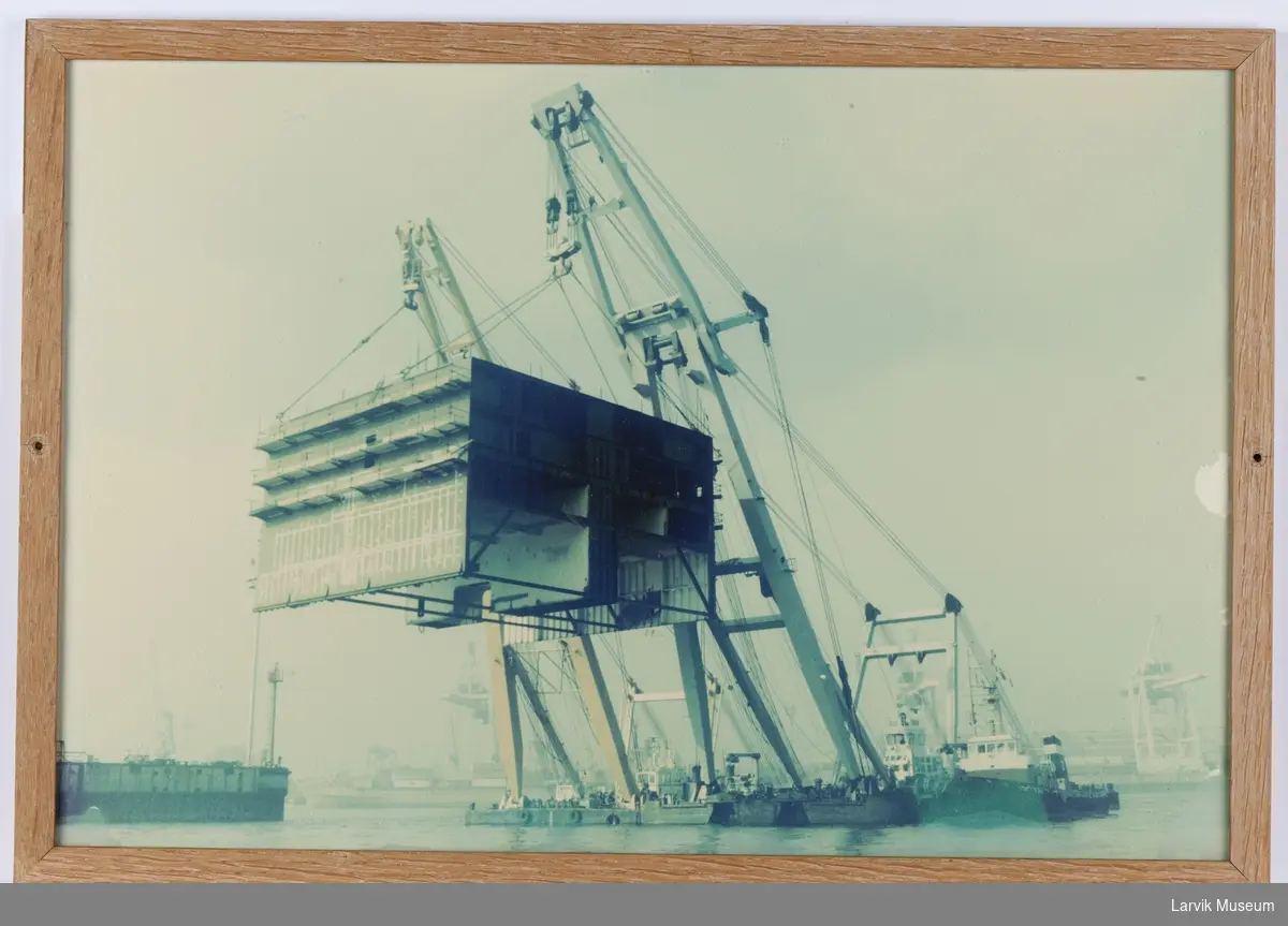 MS Peter Wessel (nr. 4) ble i 1988 forlenget med 22,5 meter ved verftet Blohm & Voss i Hamburg, Tyskland.