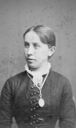 Brystbilde av yngre kvinne fra Langesund