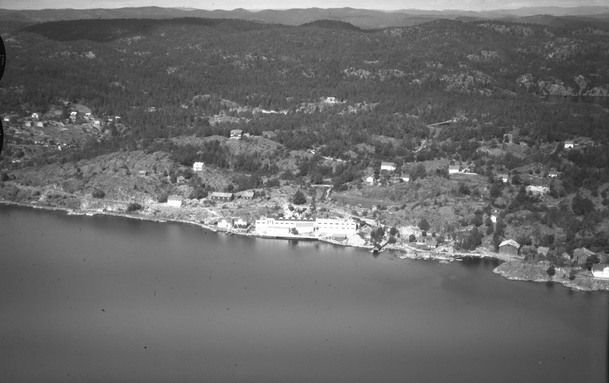 Flyfoto fra Kjætingfabriken v/Hellefjorden 24/7-48. Kragerø
