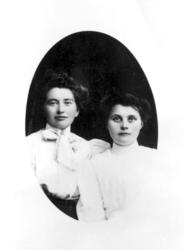 Ukjent kvinne sammen med Hanna Gravset