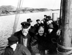 Gravferden til  Anna Lyngsnes. Nr. 1. Nils Drag, Oline Lyngs