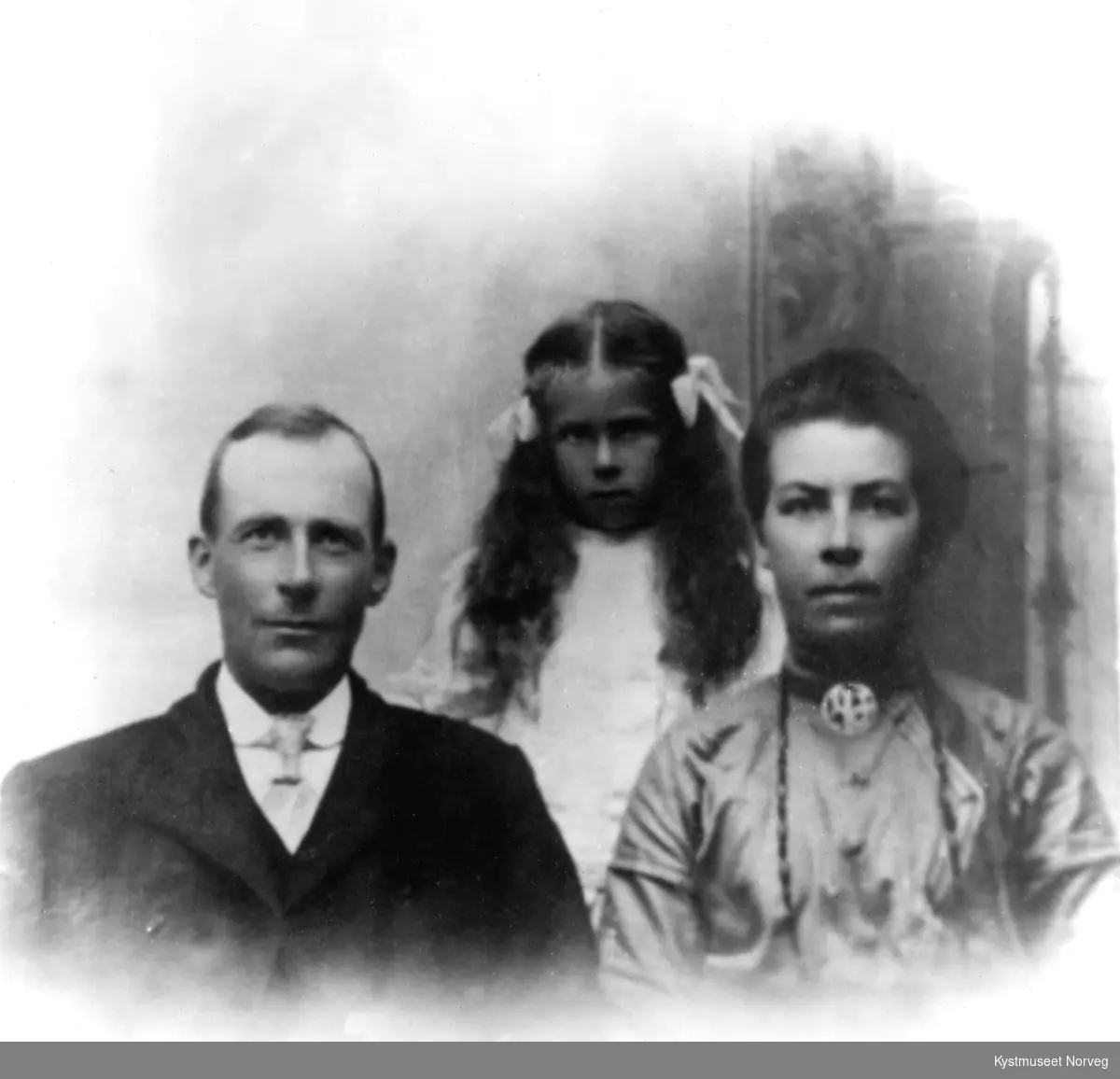Marie, Henrik og Borghild Selnes