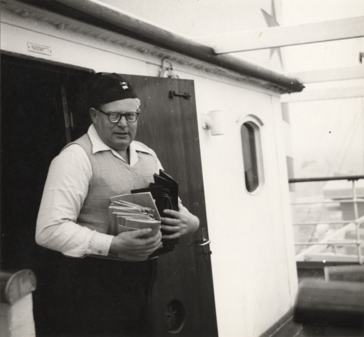 Telegrafisten ombord på m/s GOLDEN OCEAN. Fotot taget 1952.