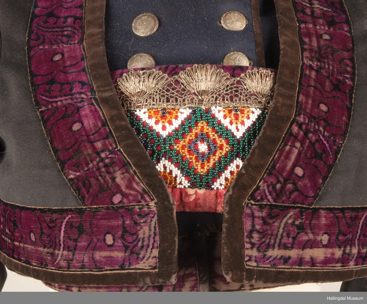 bunad-hallingdal-museum-digitaltmuseum