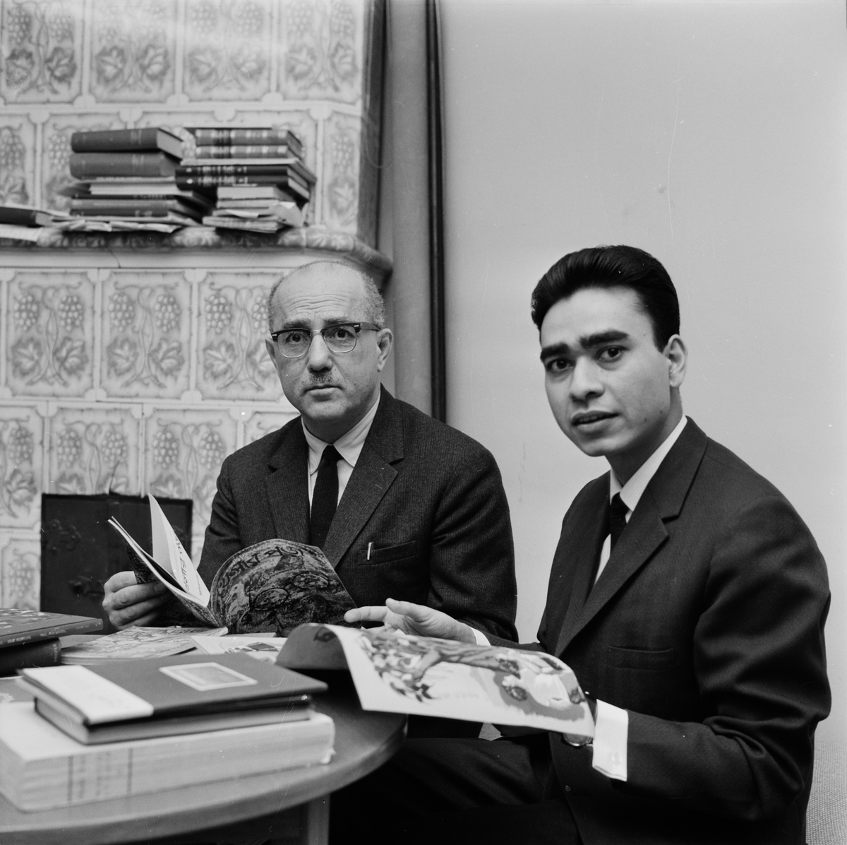 Universitetet - känd författare från Iran undervisar i persiska, Uppsala 1964