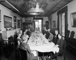 villa Smedbråten, interiør, spisestue, middagsselskap, langb