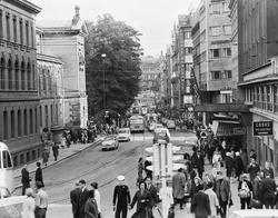 gateløp, biler, trikker, mennesker, gateliv, Nationaltheatre