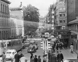 gateløp, biler, trikker, mennesker, gateliv, Nationaltheatre