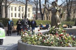 Fotodokumentasjon av Wenche Foss statue iforb med hennes bor