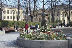 Fotodokumentasjon av Wenche Foss statue iforb med hennes bor