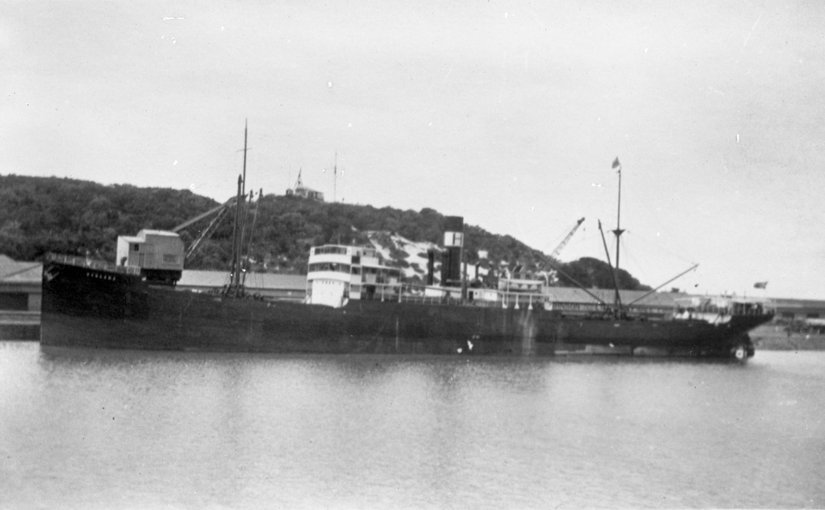 Lasteskipet D/S "Wascana" fra Haugesund ved havn.