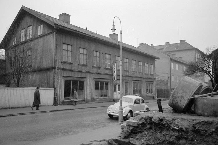 Text till bilden:"Lagerbergsgatan". Samhör med bilderna 85,86 i album 1.