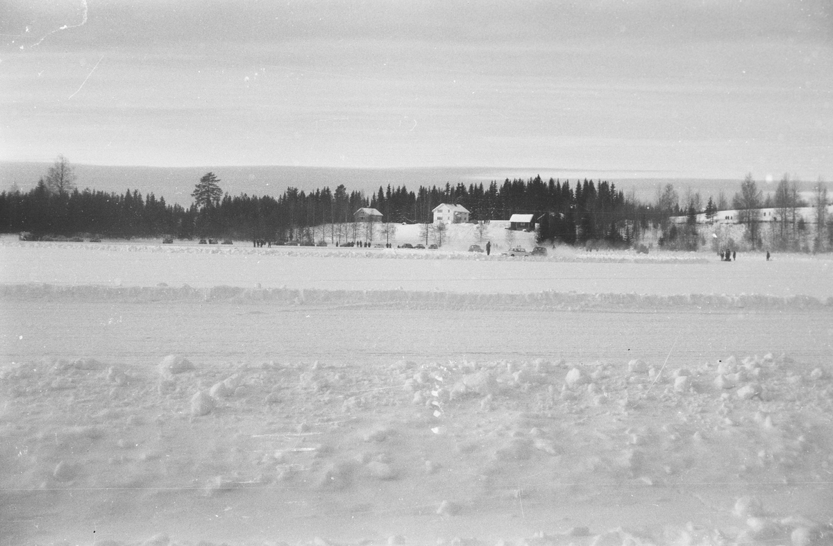 Billøp på Lisjøen 1963.
 Elverum.
