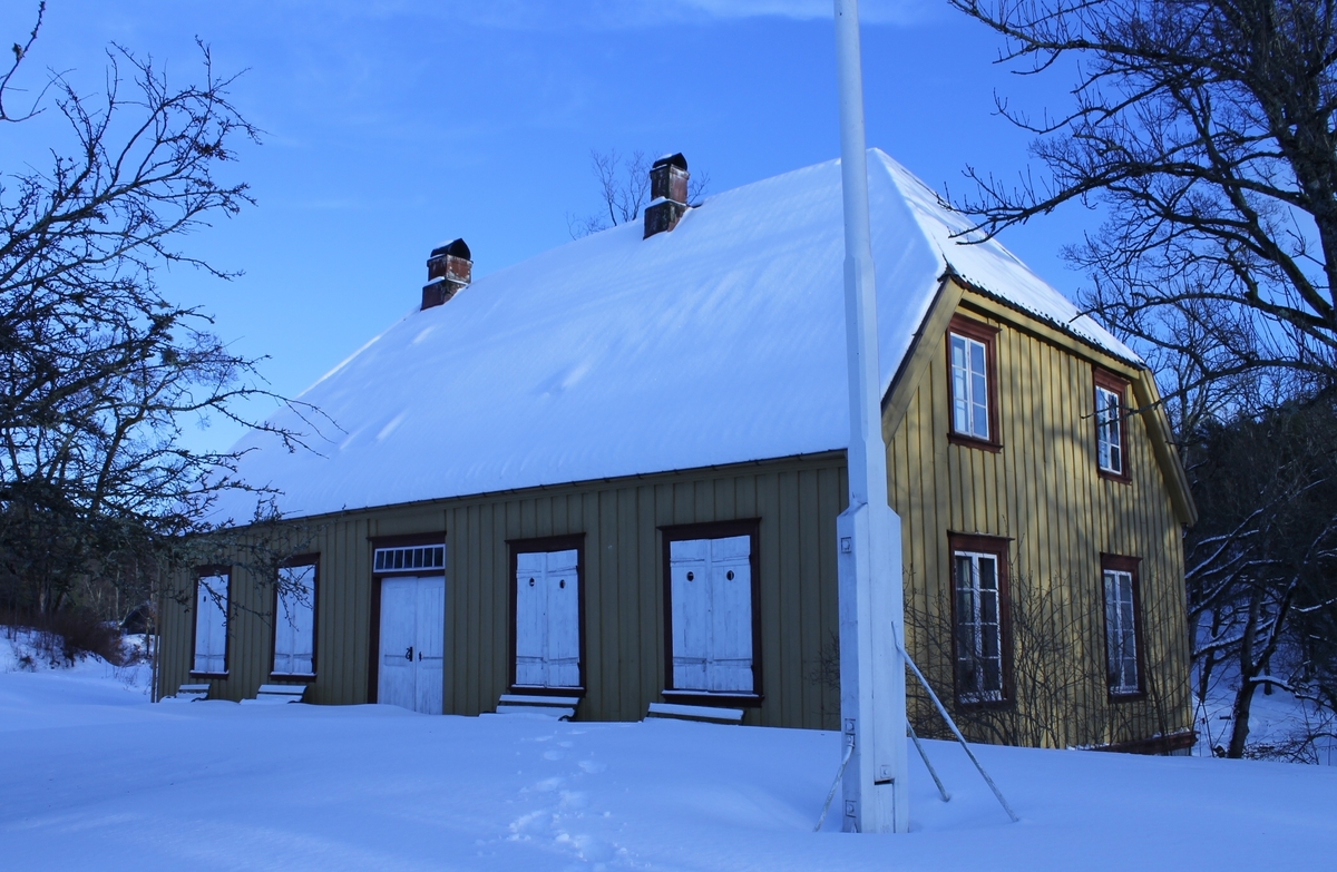 Snø i parken den 29.01.2013, Berg-Kragerø Museum.