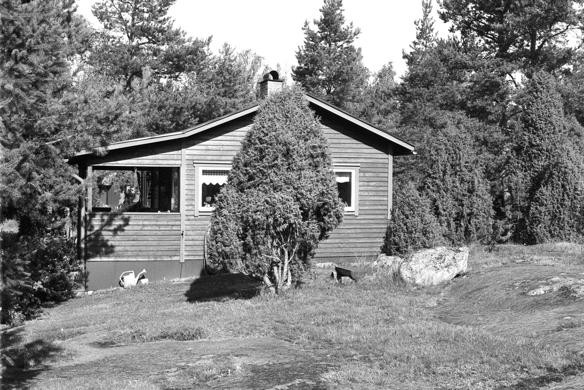 Bostadshus, Enbacken, Tibble, Rasbokils socken, Uppland 1982