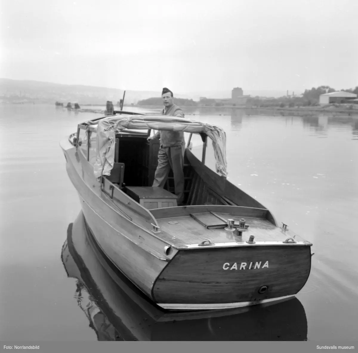 Curt Erikssons motorbåt Carina.
