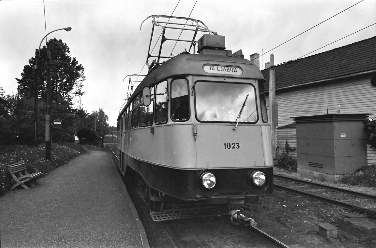 Ekebergbanen, Oslo Sporveier. Vogn 1023. Bråten holdeplass.