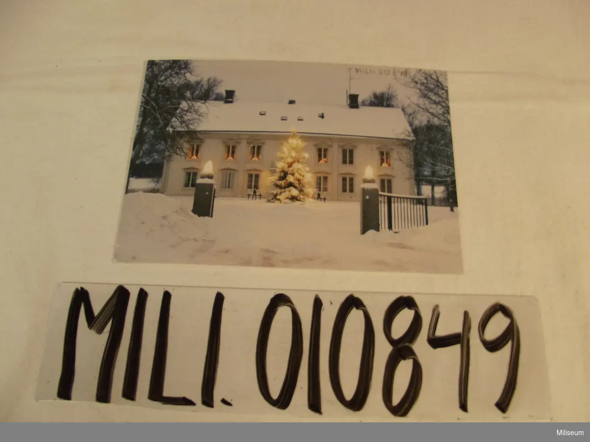 Julkort med motiv av Presteruds Herrgård. Från Bergslagens artilleriregemente och dess personal