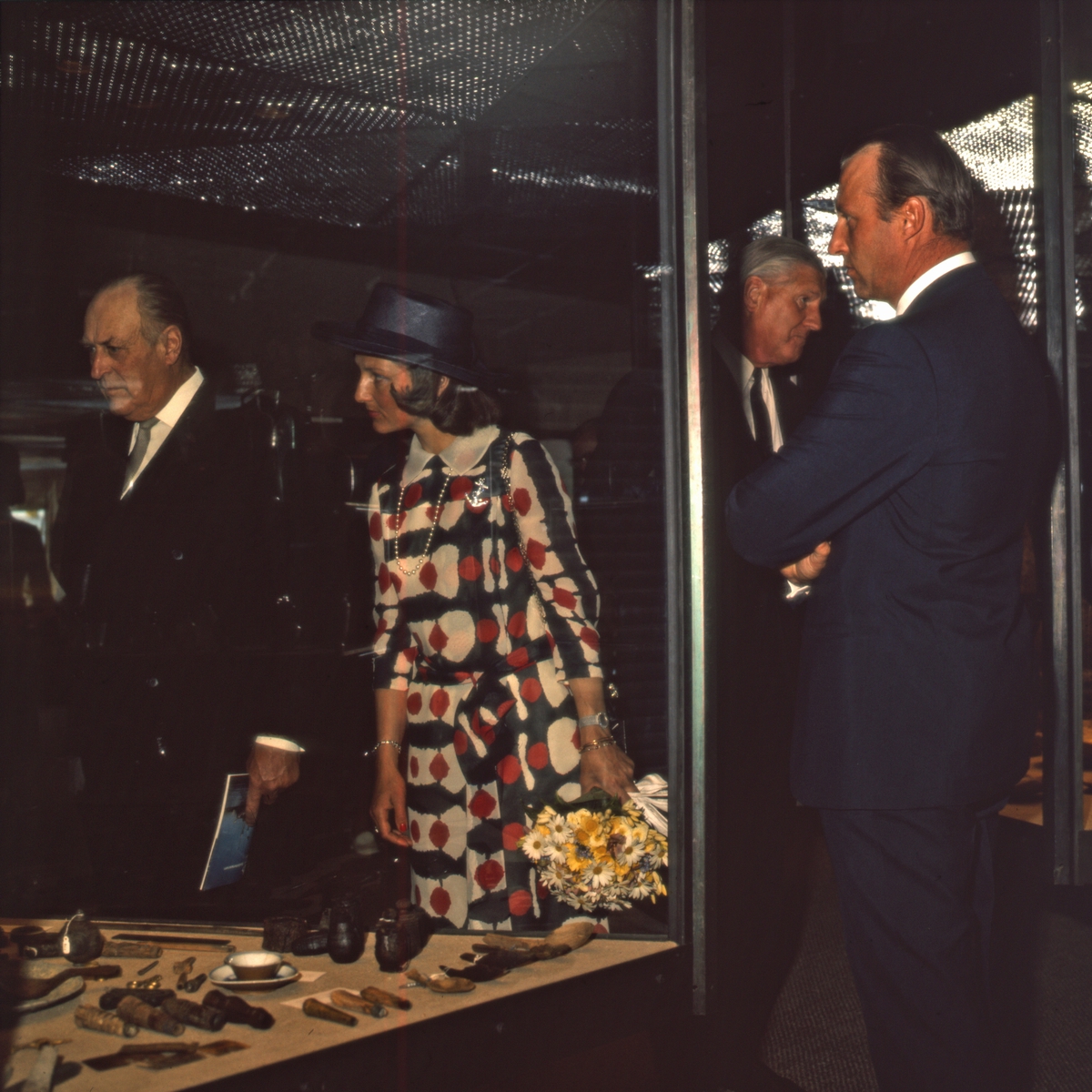 H.M. Kong Olav V og kronprinsparet inspiserer utstillingen. - Åpningen av Norsk Sjøfartsmuseum på Bygdøynes.